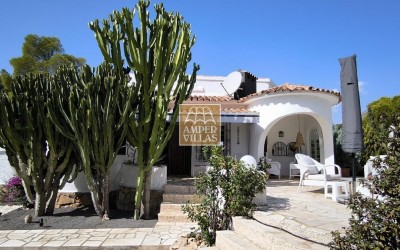 Precioso y acogedor chalet con bonito jardín.